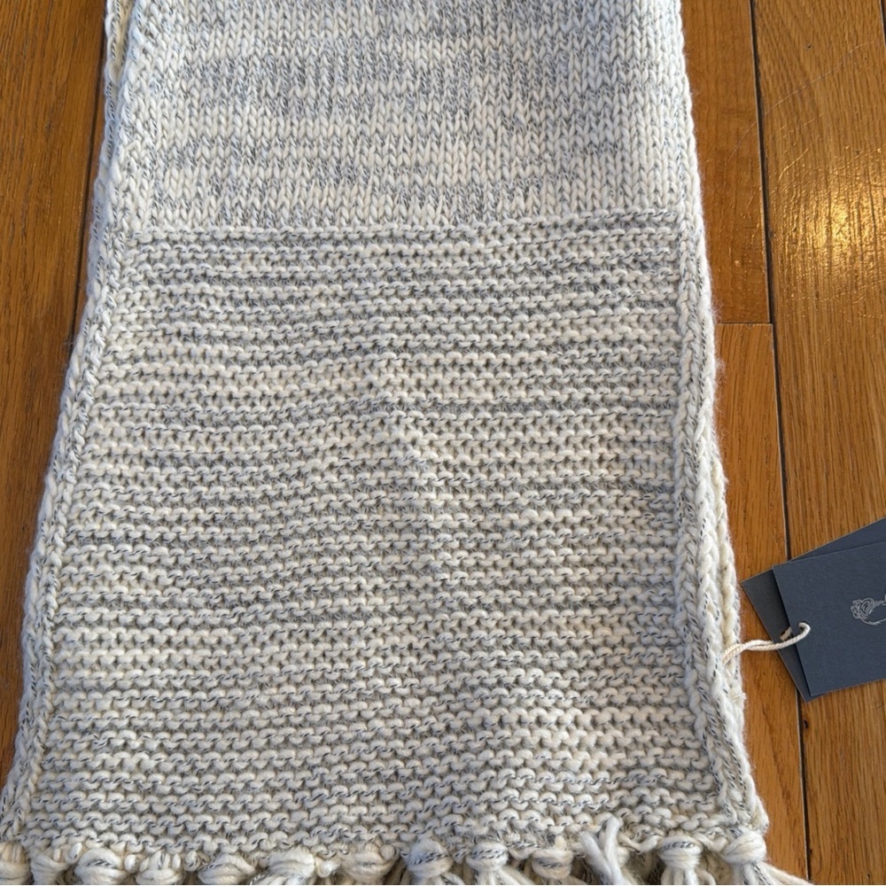 New Universal Thread Oblong Winter Scarf W/ Fringe Cream & Gray Herringbone - Picture 7 of 8